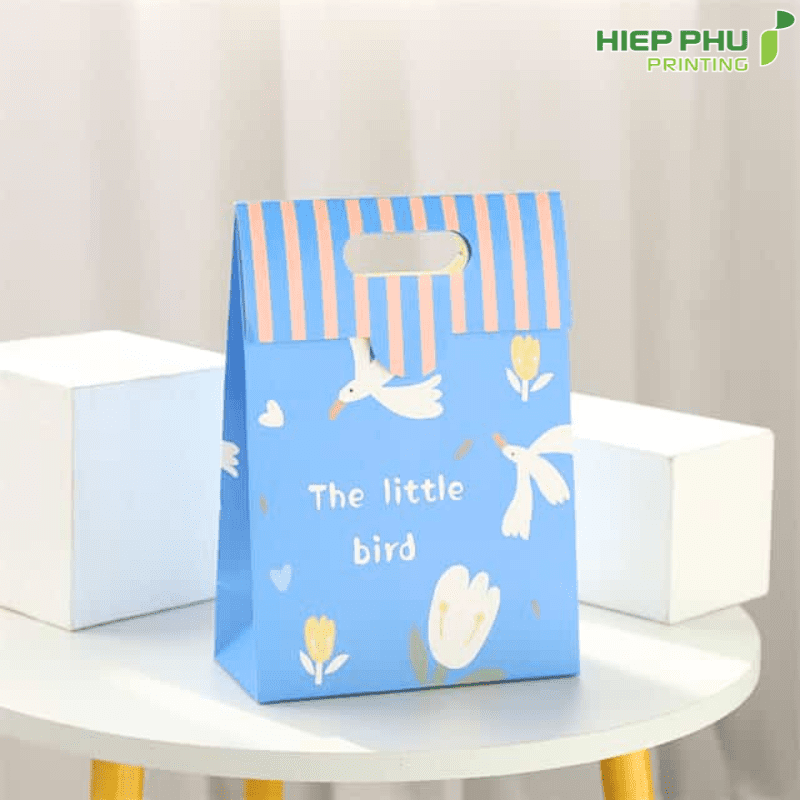 Túi giấy quai xách - nắp gập