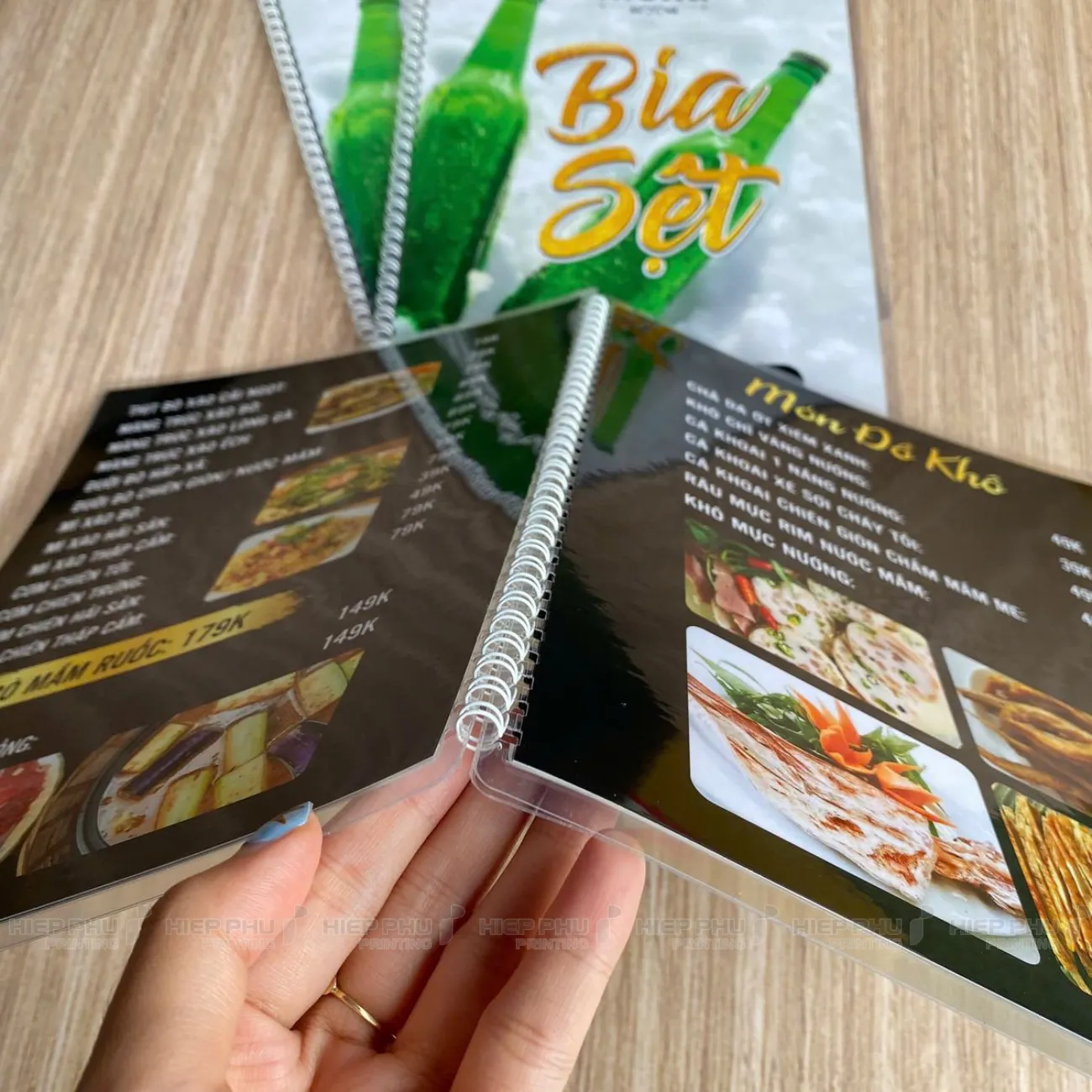 Menu ép plastic